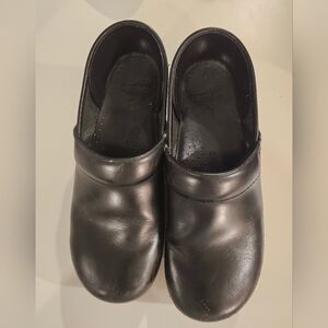 Dansko Womans Black Size 40 Clogs